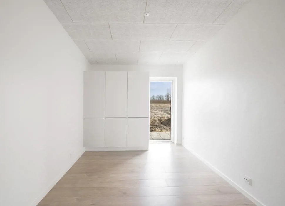 Fantastisk og nyopført rækkehus i et plan med have  9